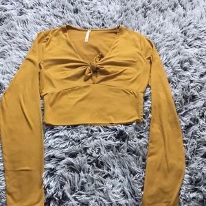 Long sleeve crop top
